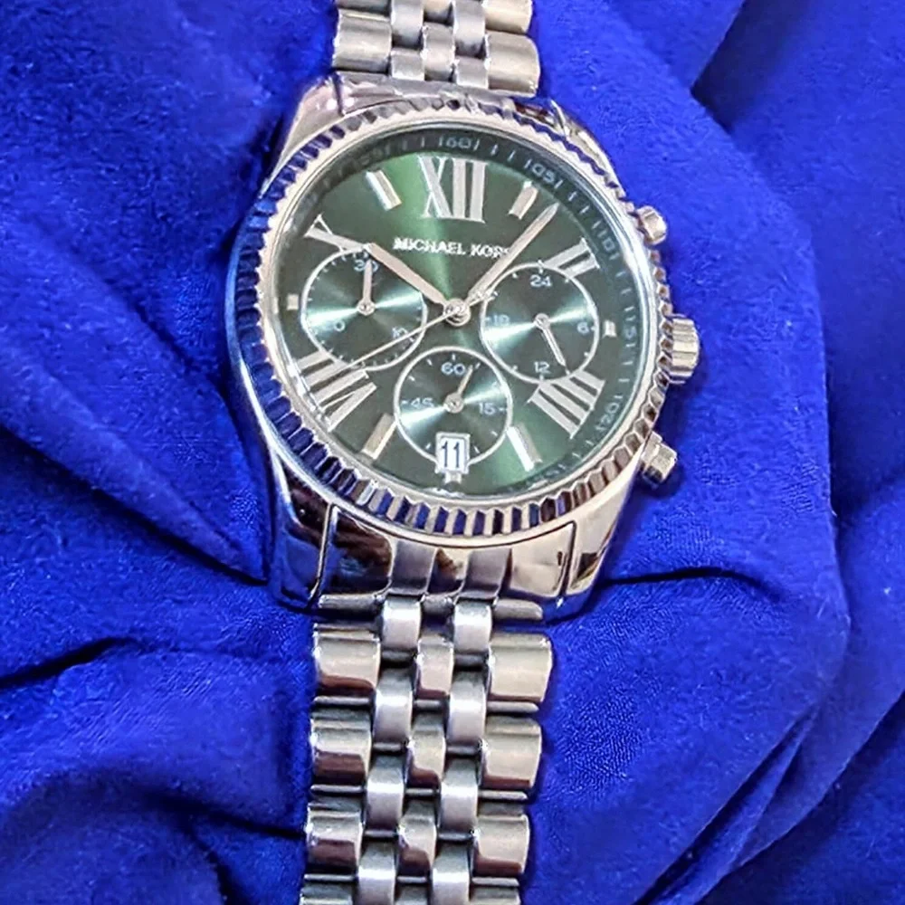 Michael Kors Lexington MK-6222 Olive Green Dial 38mm Mens Watch Chrono
